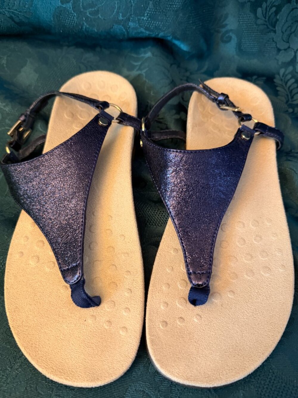 Vionic Kirra Leather Thong Sandals, Purple Metallic Sz 8.5 - Picture 3 of 12